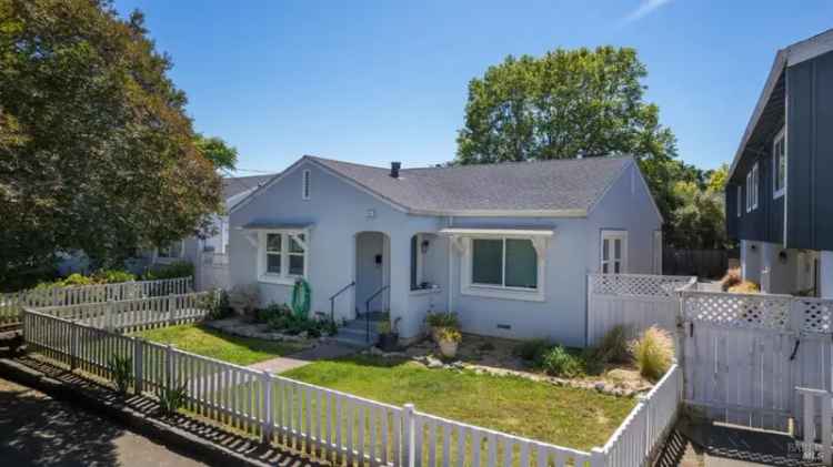 Multi-family house For Sale in 923, Ripley Street, Santa Rosa, California