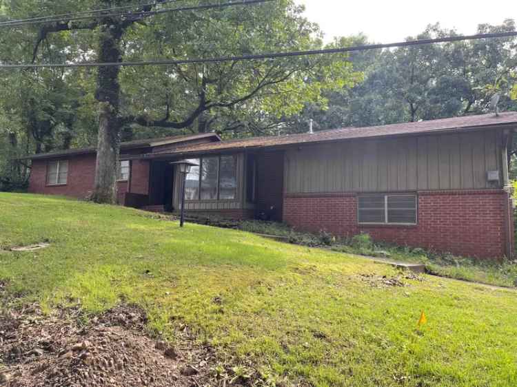 Single-family house For Sale in Clarksville, Arkansas