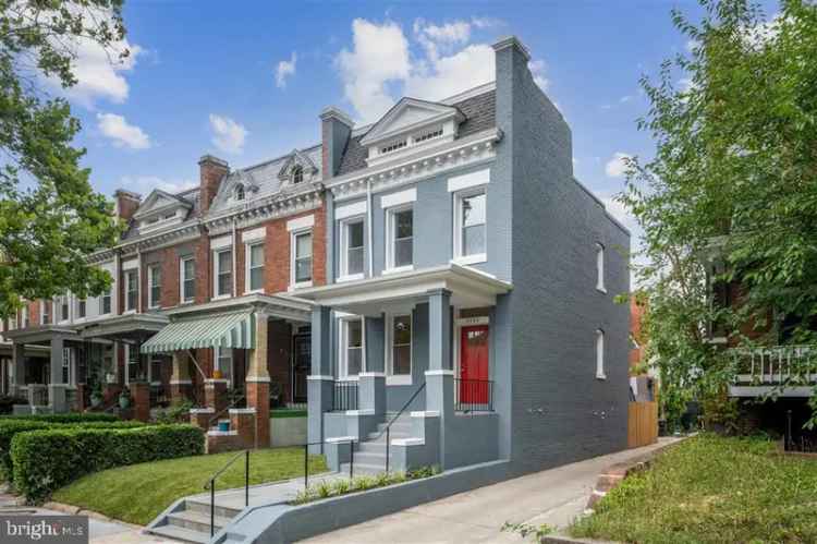 Single-family house For Sale in 3555, Holmead Place Northwest, Washington, District of Columbia