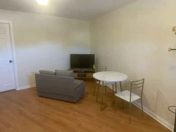 1 BR Little Italy Efficiency Unit for Medical Students and Professionals