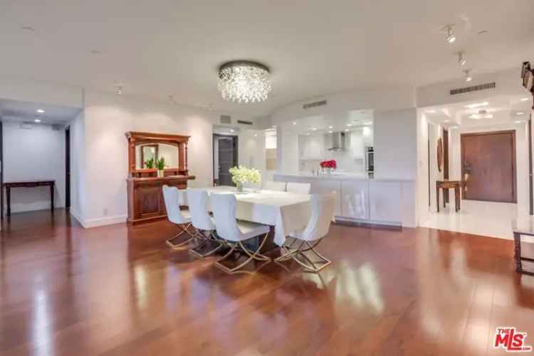 Condo For Sale in 10660, Wilshire Boulevard, Los Angeles, California