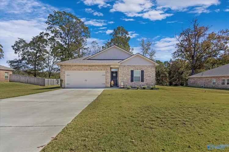 Single-family house For Sale in Hartselle, Alabama