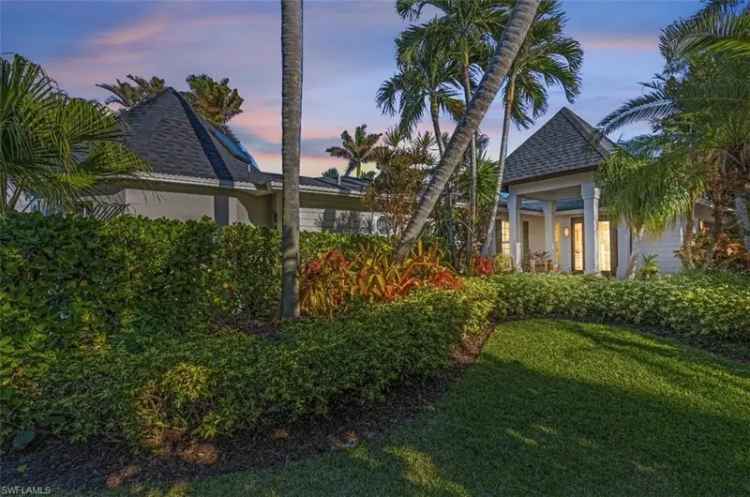 Single-family house For Sale in Naples, Florida