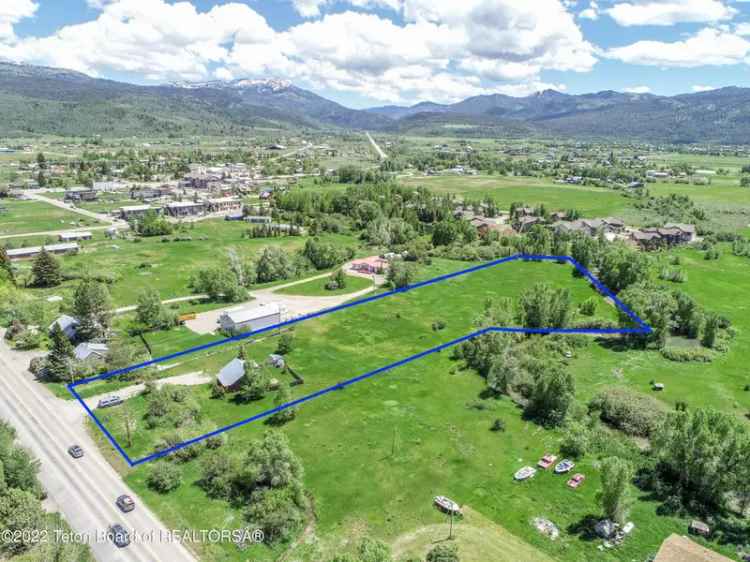 Single-family house For Sale in 210, West Center Street, Victor, Idaho