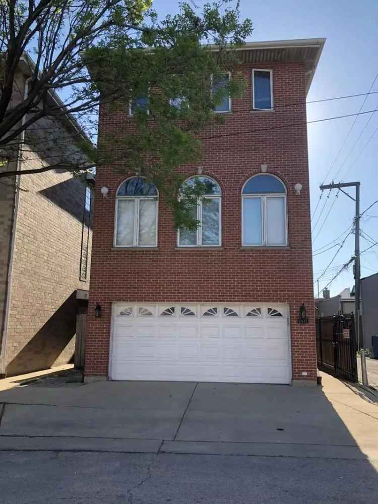 Single-family house For Sale in 2541, South Normal Avenue, Chicago, Illinois