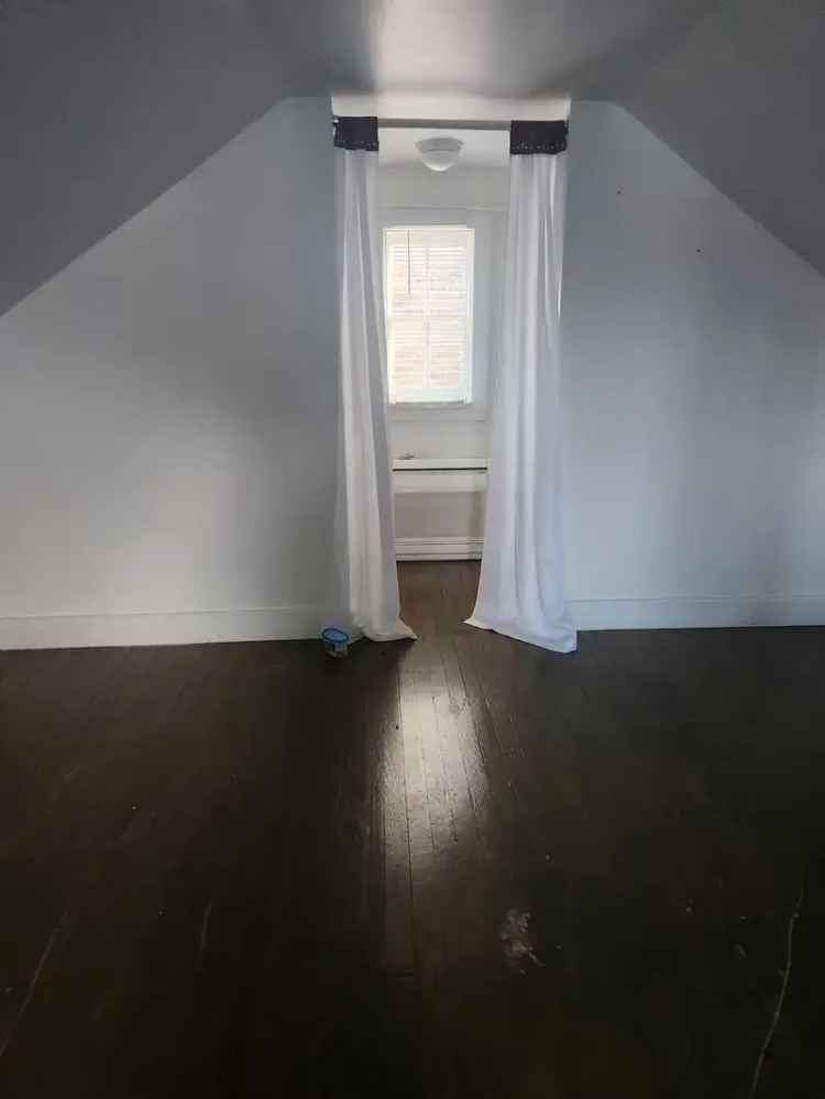 3 Bedroom 1 Bath Home for Rent Near I83 and Rt 30