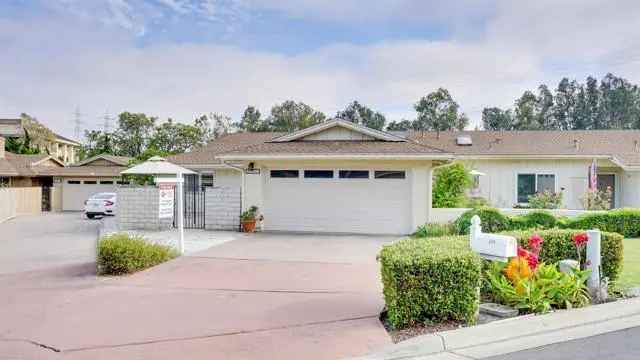 Single-family house For Sale in 3135, Camino Crest Drive, Oceanside, California