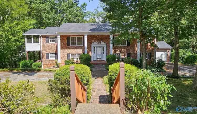 Single-family house For Sale in Huntsville, Alabama