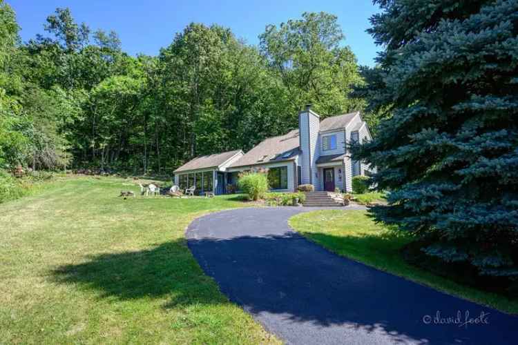 Single-family house For Sale in 2, Brook Lane, Guilford Township, Illinois