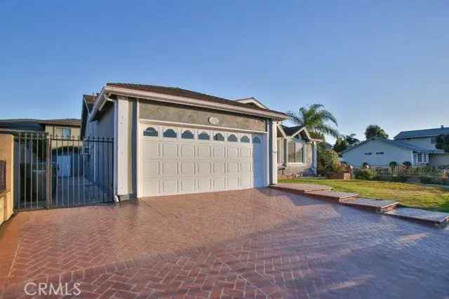 Single-family house For Sale in 17252, Apel Lane, Huntington Beach, California