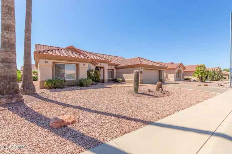 Single-family house For Sale in 16039, West Heritage Drive, Sun City West, Arizona