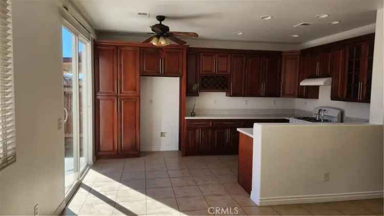 Single-family house For Sale in 15555, Peace Pipe Street, Victorville, California