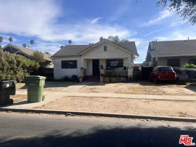 Single-family house For Sale in 1222, West 51st Street, Los Angeles, California