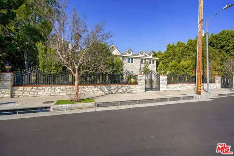 Single-family house For Sale in 5545, Aura Avenue, Los Angeles, California