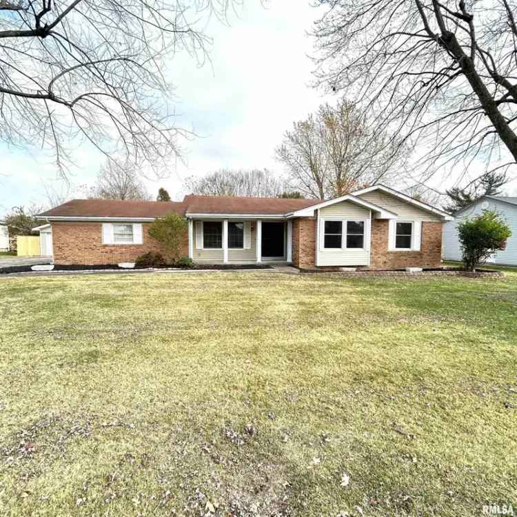 Single-family house For Sale in 107, North Chamberlain Drive, Marion, Illinois