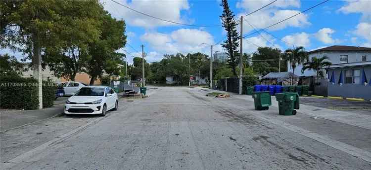 Single-family house For Sale in 332, Northwest 35th Street, Miami, Florida