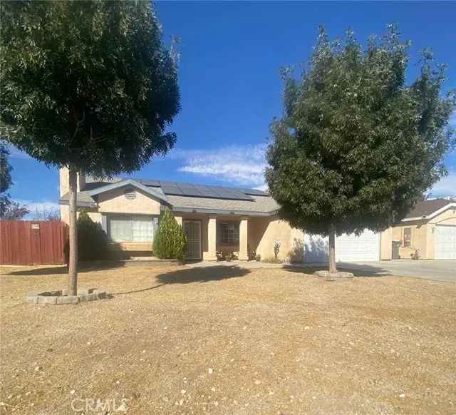 Single-family house For Sale in 3101, Echo Drive, Rosamond, California