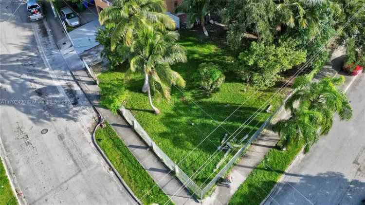 Multi-family house For Sale in 280, Northwest 33rd Street, Miami, Florida