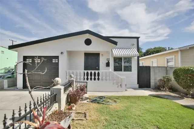 Single-family house For Sale in Long Beach, California