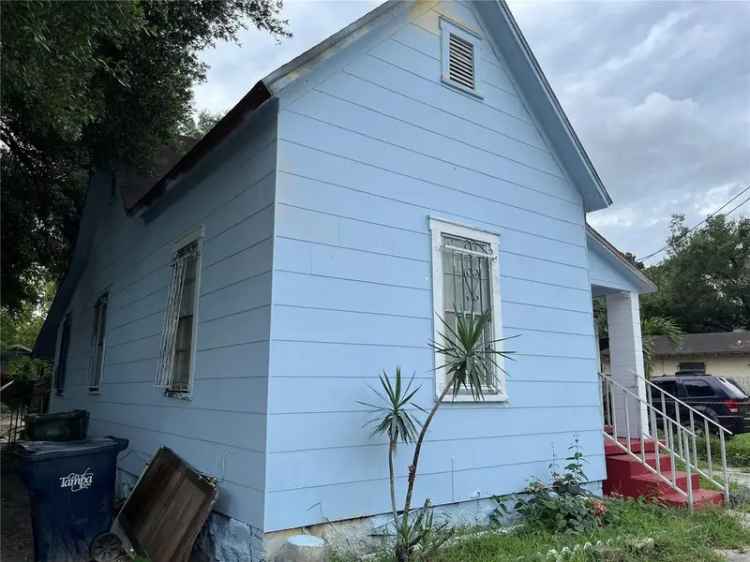 Single-family house For Sale in Tampa, Florida