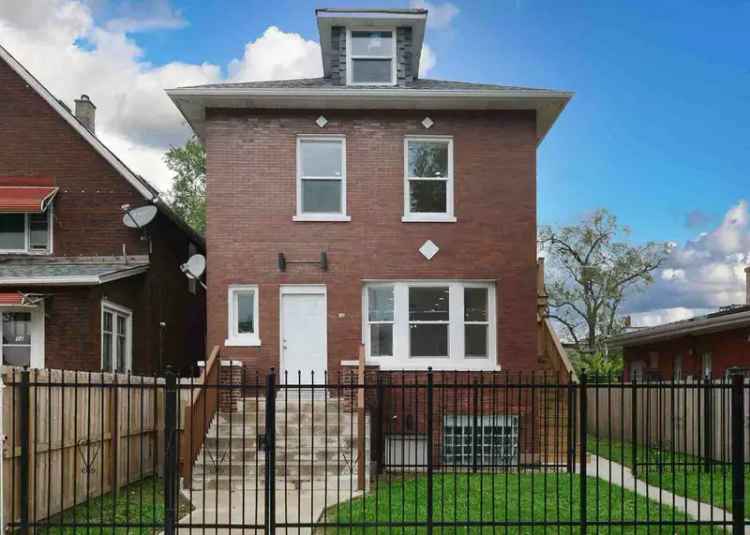 Multi-family house For Sale in 10, West 113th Street, Chicago, Illinois