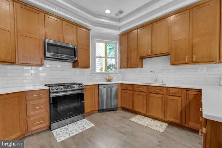 House For Sale in 102, 9th Street Southeast, Washington, District of Columbia