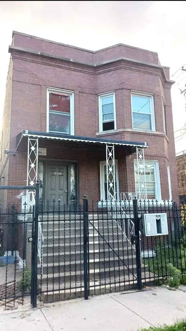 Multi-family house For Sale in 6243, South Artesian Avenue, Chicago, Illinois