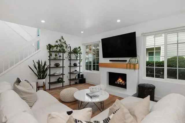 Single-family house For Sale in 3789, Portland Court, Carlsbad, California