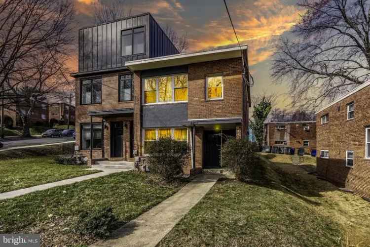 Multi-family house For Sale in 4402, 2nd Street Northeast, Washington, District of Columbia