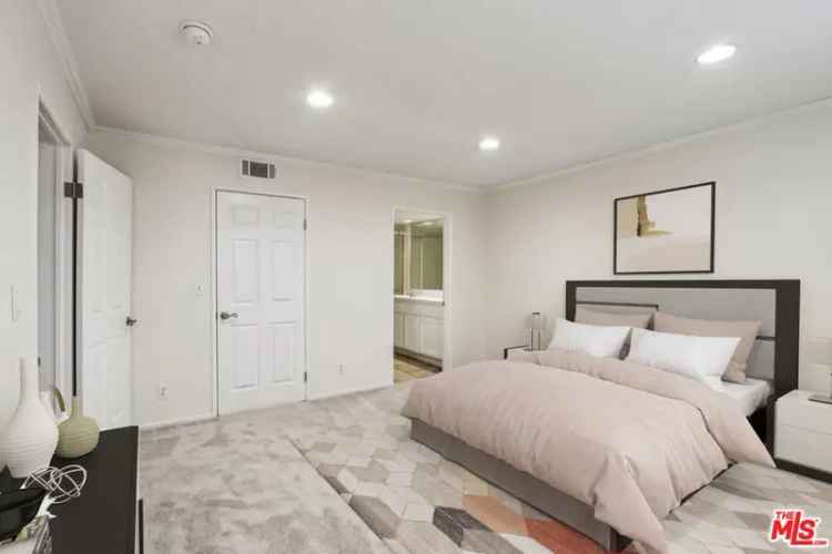 Condo For Sale in 4249, Longridge Avenue, Los Angeles, California