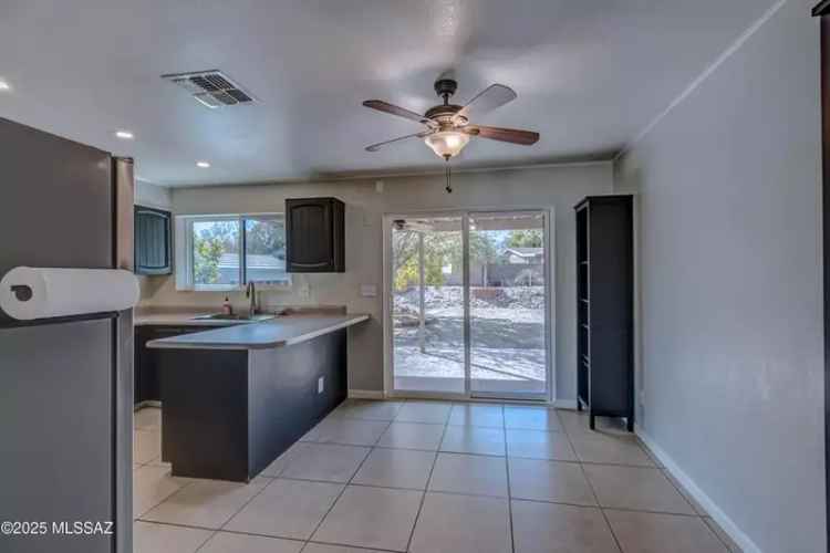 Single-family house For Sale in 1261, South Lavonne Way, Tucson, Arizona