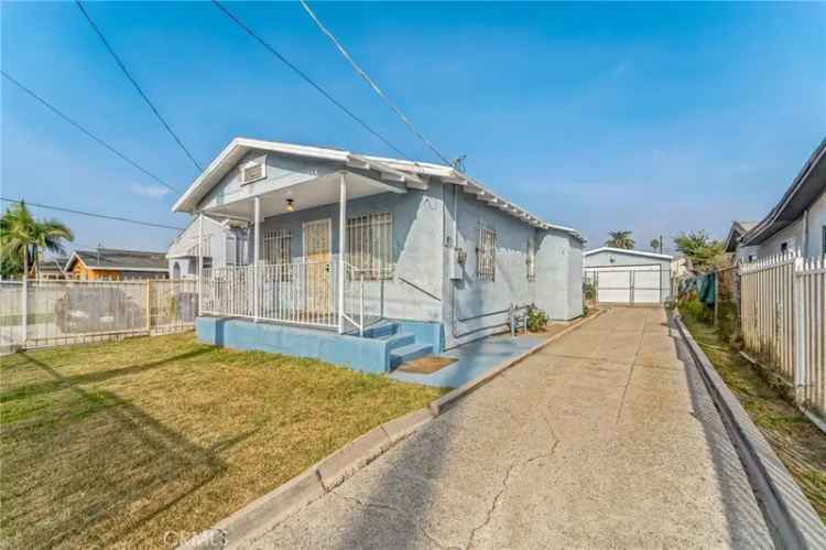 Single-family house For Sale in 1633, East 111th Street, Los Angeles, California