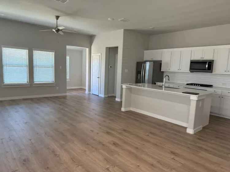 Single Story Home with Gourmet Kitchen and Community Amenities