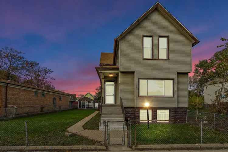 Single-family house For Sale in 8440, South Peoria Street, Chicago, Illinois