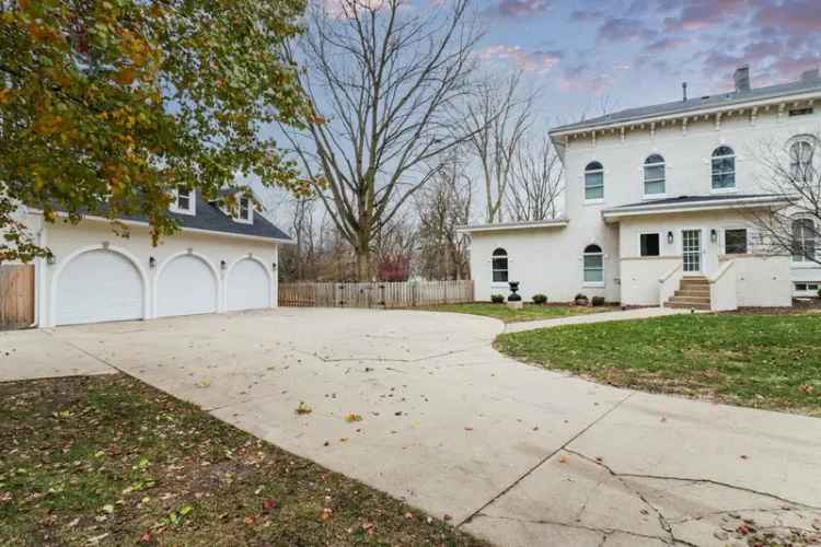 Single-family house For Sale in Normal, Illinois