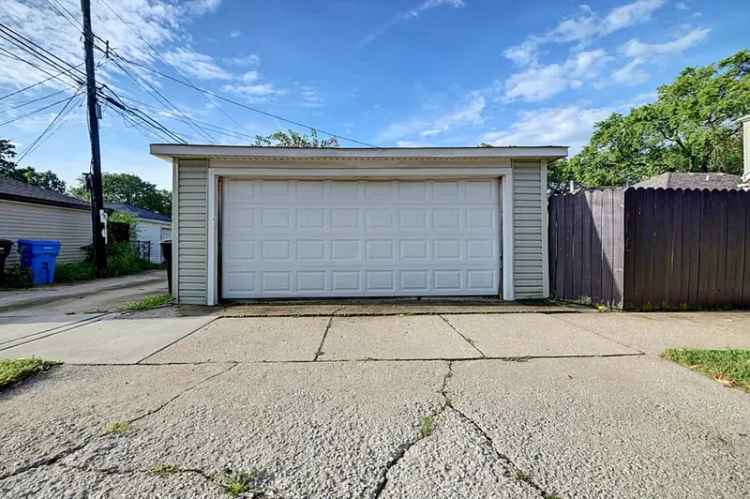 Single-family house For Sale in 10501, South Morgan Street, Chicago, Illinois