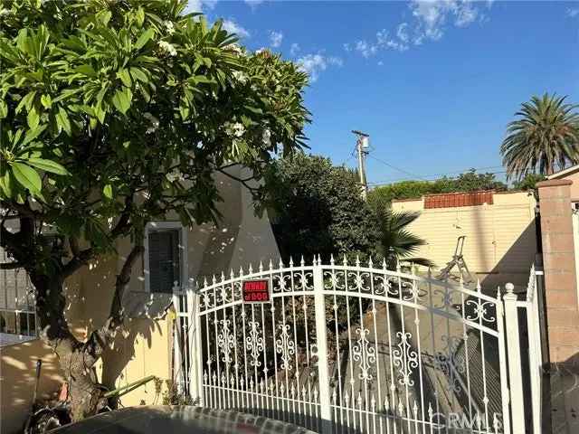 Single-family house For Sale in 1329, Linden Avenue, Glendale, California