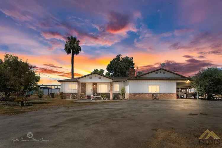 Single-family house For Sale in Bakersfield, California