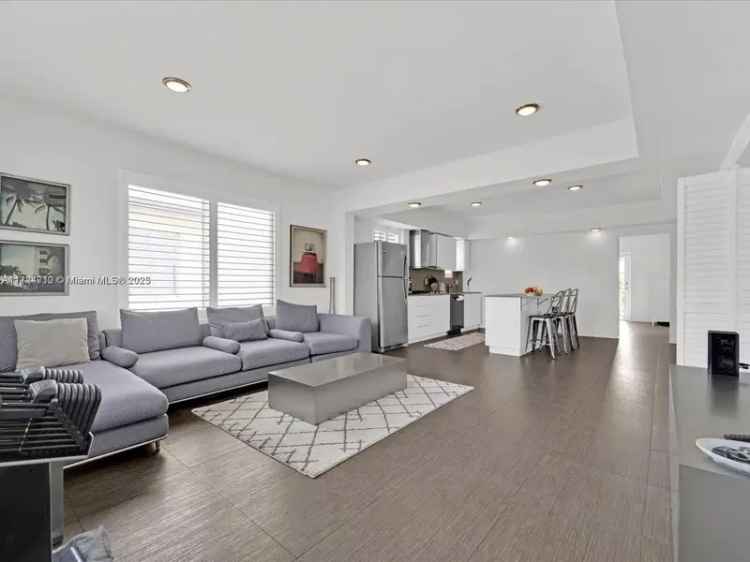 Multi-family house For Sale in 7333, Dickens Avenue, Miami Beach, Florida