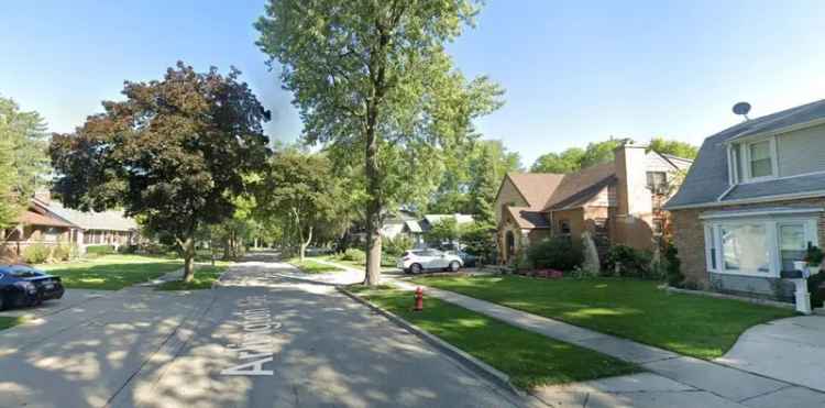 Single-family house For Sale in 657, Arlington Avenue, Des Plaines, Illinois