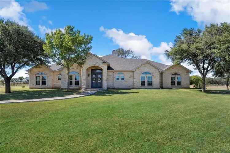 Single-family house For Sale in Axtell, Texas