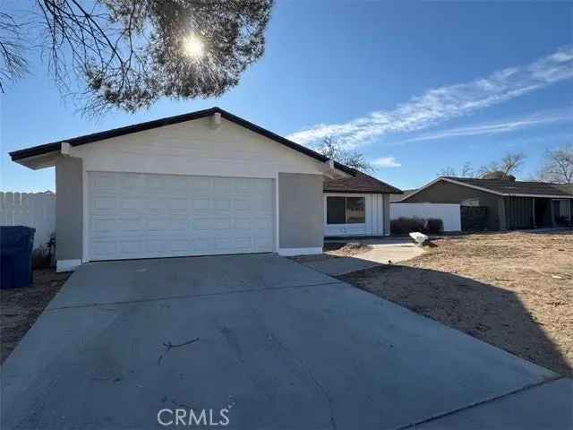 Single-family house For Sale in 21462, Randsburg Mojave Road, California City, California