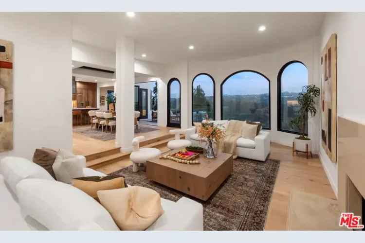 Single-family house For Sale in 1648, Summitridge Drive, Beverly Hills, California