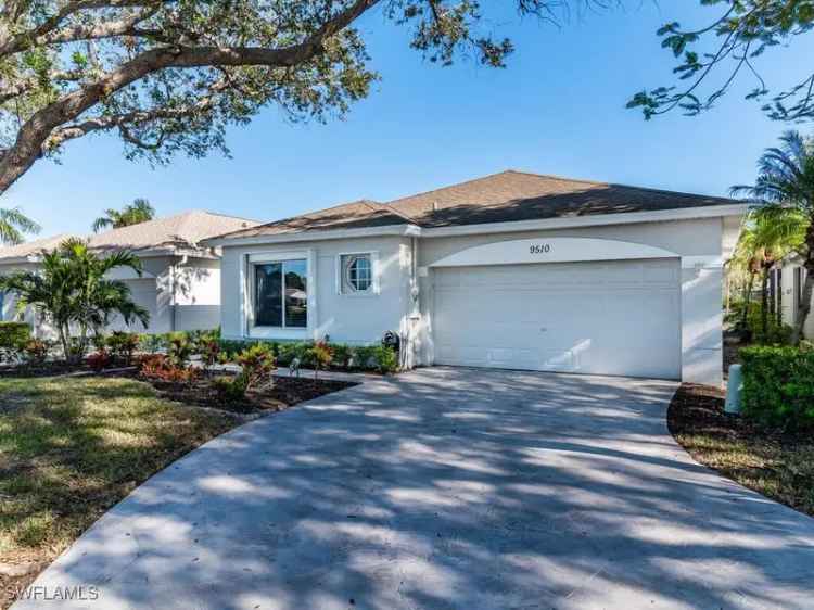 Single-family house For Sale in Bonita Springs, Florida