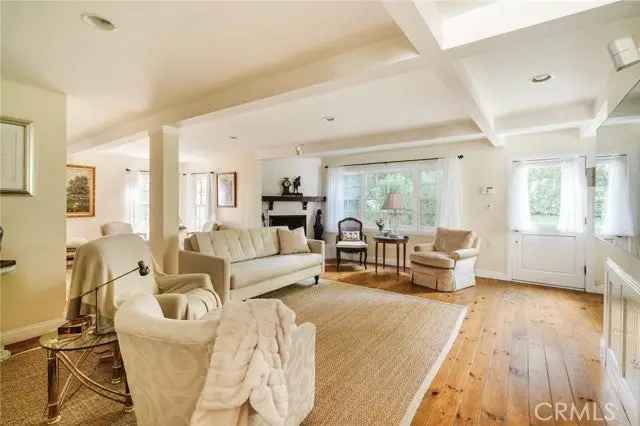 Single-family house For Sale in 6800, Pacific View Drive, Los Angeles, California