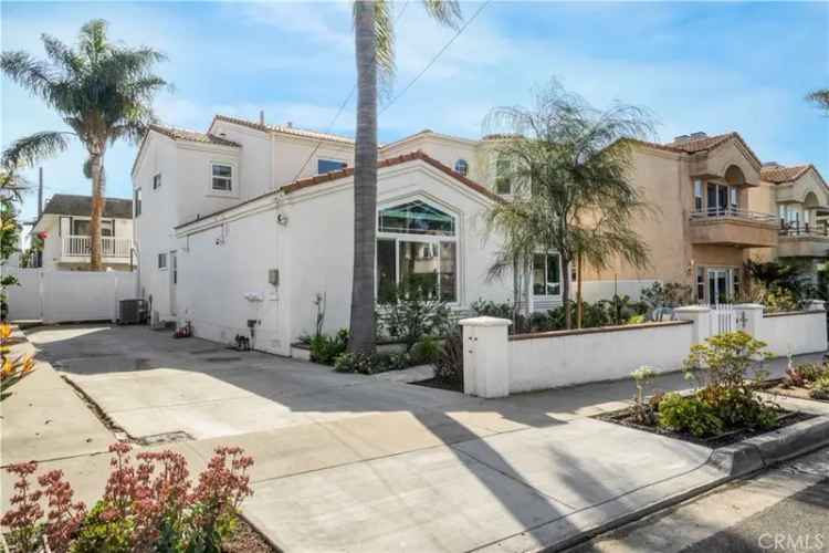 Single-family house For Sale in 218, Indianapolis Avenue, Huntington Beach, California