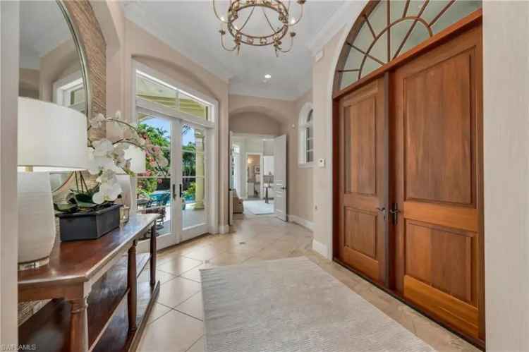 Single-family house For Sale in 455, 1st Avenue North, Naples, Florida