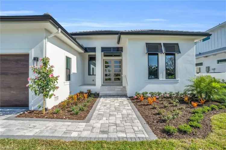 Single-family house For Sale in Naples, Florida