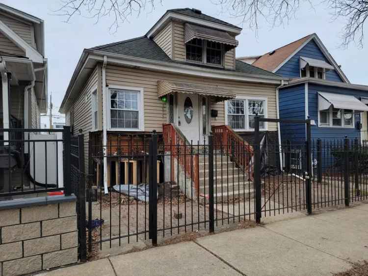 Single-family house For Sale in 2212, North Nagle Avenue, Chicago, Illinois