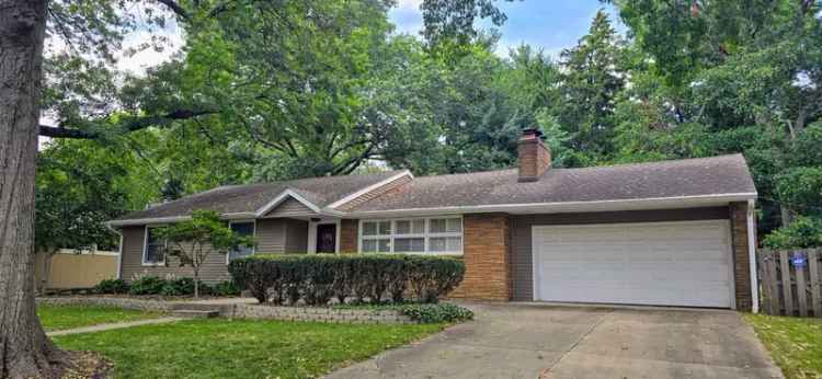 Single-family house For Sale in 704, La Sell Drive, Champaign, Illinois